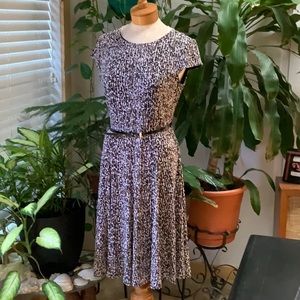 Jessica Howard gray white and black size 8